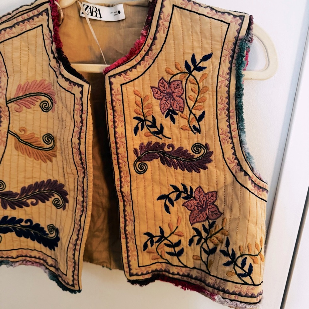 ZARA embroidered cropped vest - Picture 6 of 7